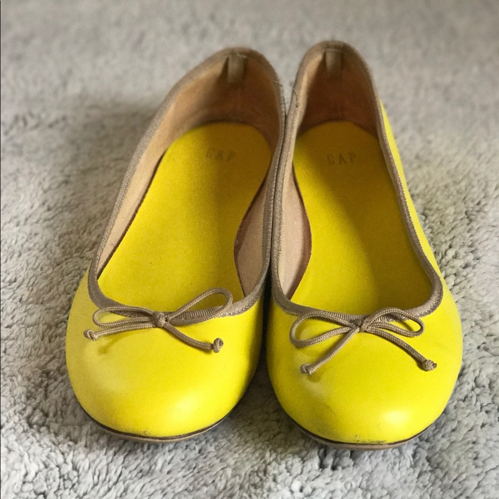 Gap bright yellow flats